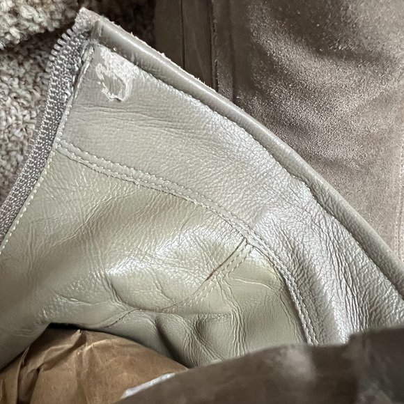 Gucci Women's Nude Suede 'GG' Logo Wedge Ankle Zip-Up Booties. - Picture 16 of 16